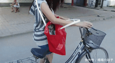 爆笑gif:这门标是谁设计的?你给我出来-北京时间