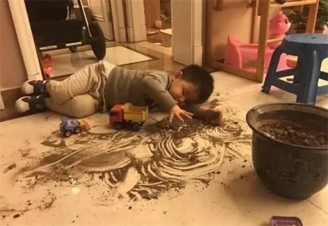 家里有个熊孩子,哪些瞬间会让你感到崩溃!