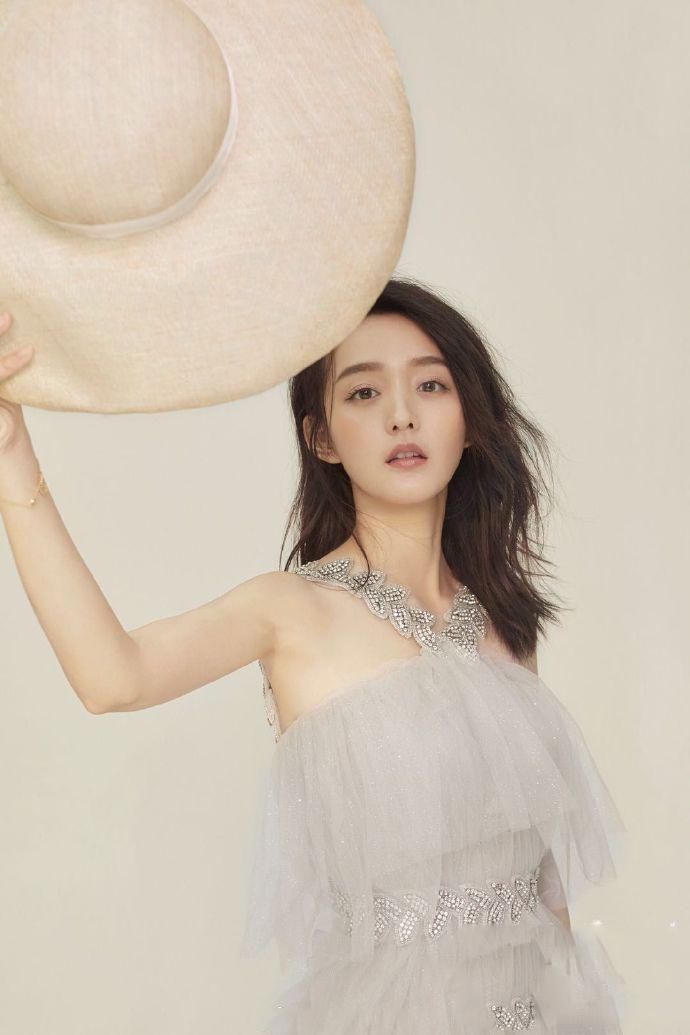 何泓姗图片 何泓姗性感知性写真图片