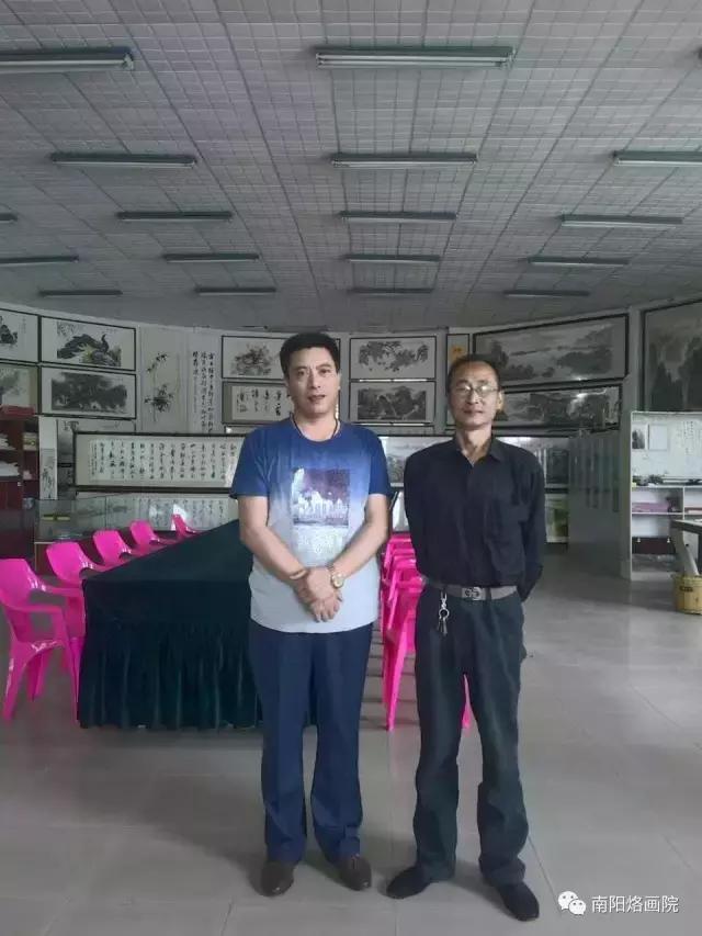 图片 左起:南阳东方书画院院长,中国南阳著名书法家-张晓先生;中国