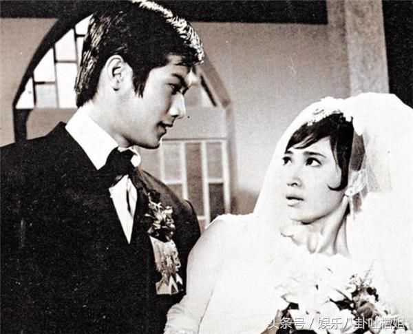 不过,他早就1975年,也就是29岁的时候和严珍纳已经成婚,只不过为了不