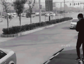 全球搞笑gif:第一次参加联谊,场面有点尴尬