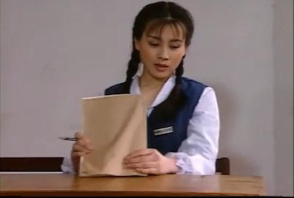 这部电视剧名叫蝴蝶兰,演员赵明明,女主名叫白蕙,清丽淡雅.