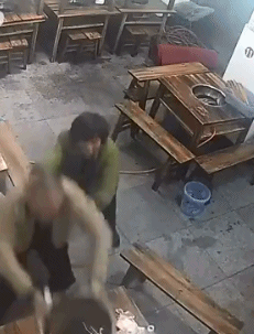 搞笑gif:老司机开三轮车,就是不一样-北京时间