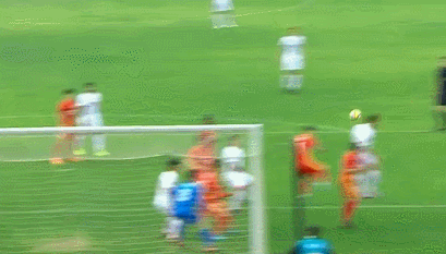 上港进球被吹后,冤枉?武磊和于海的动作