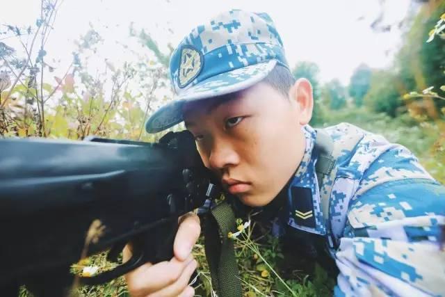 【策划】小伙zha,看发型就知道你是个当兵的.
