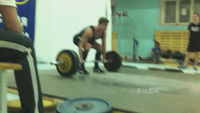 全球搞笑gif:钱多又有什么用,一分钱都没敢花!