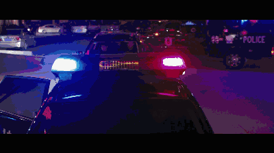 中 便讲述了一个 在20小时之内解救人质的故事 影片中,警方开着警车一
