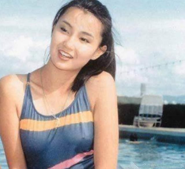 80年代老照片:1981年,张曼玉17岁,图中她是穿着泳装,看上去美丽至极!