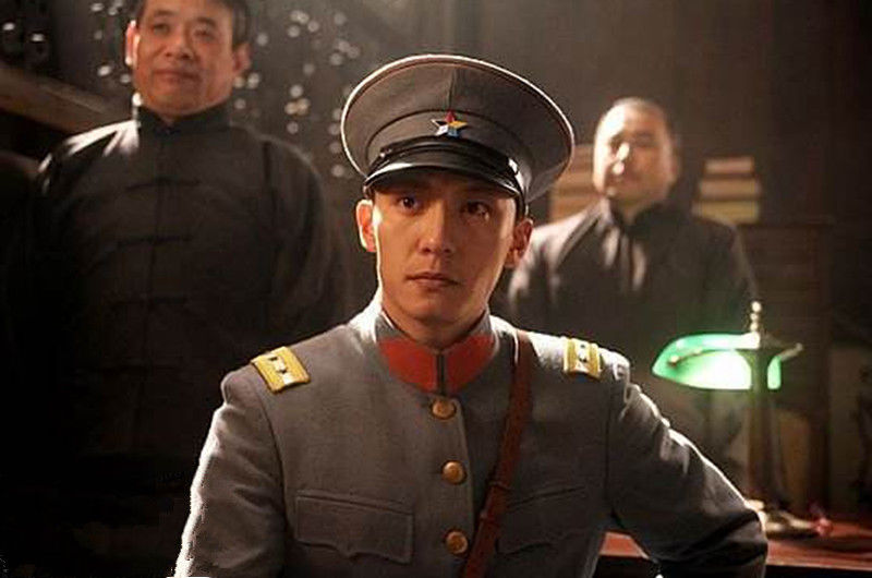蒋介石的扮演者:张震在《建党伟业》中饰演青年蒋介石,张震穿上制服