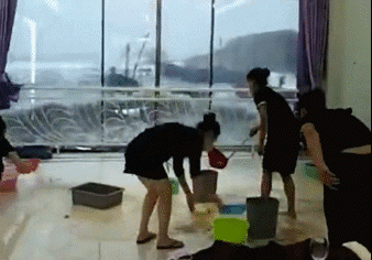 搞笑gif趣图:无敌海景房! 给你最真实的海洋体验