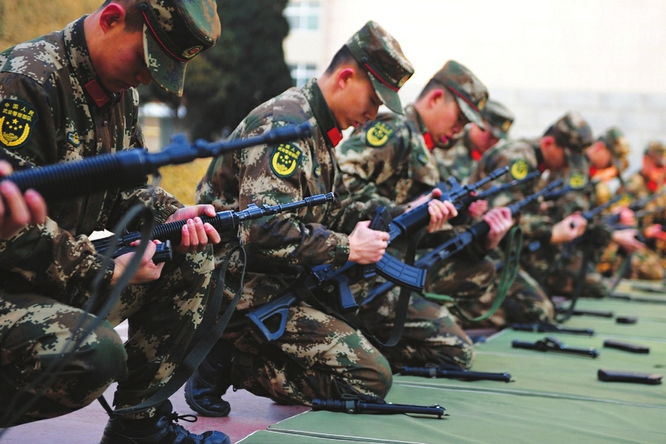 山西武警忻州支队新兵正在进行专项训练