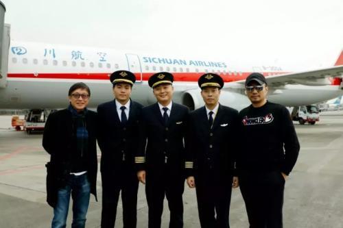 汪龙华 摄 当年6月,川航3u8633航班机组被授予"中国民航英雄机组"称号