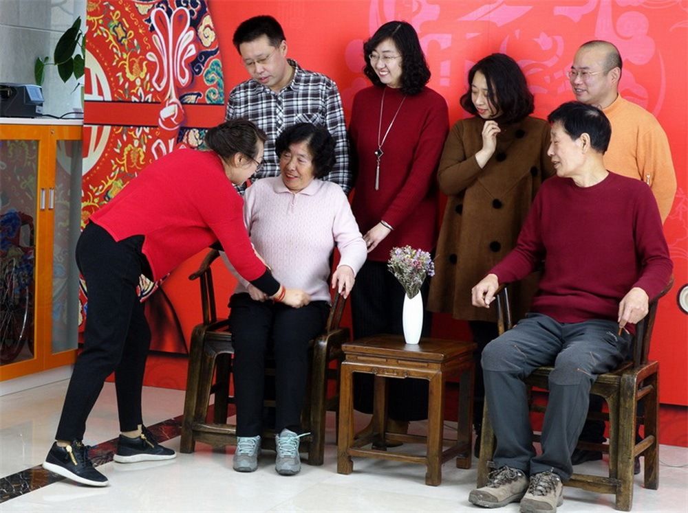 青岛市女摄影家协会拍摄全家福活动