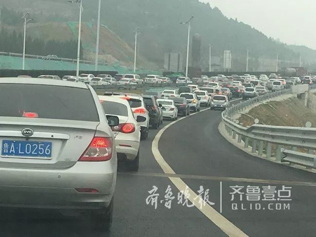 大堵车!今天两小时出不了济南城,市内和高速都堵成,还