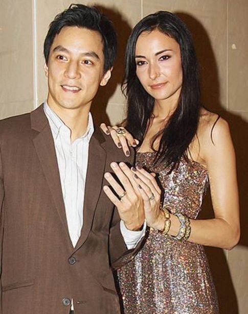 与混血美女maggieq结束恋情之后,他又爱上了中法混血儿lisaselesner