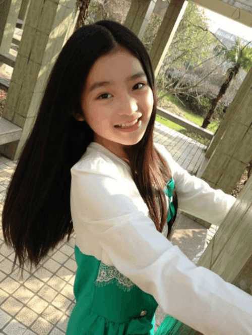 长大后的柴蔚更可谓是亭亭玉立,也变成了一个大美女!