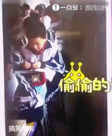 搞笑gif:妹子的五官真是灵活,相比之下我更像一个面瘫