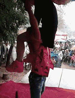 搞笑gif:大街上遇到的小姐姐,我该如何去搭讪啊