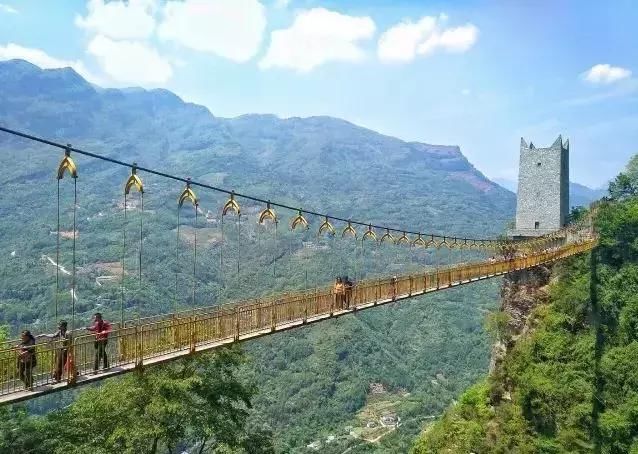 九皇山位于绵阳北川县羌族自治区,绵阳自驾需要大概1h左右.