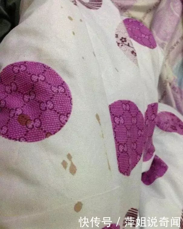 女子发现5岁女儿起床后, 被子上有血, 医生一番话, 女子怒打老公