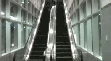 搞笑gif:一看就不是正经的车,这才是真正的老司机专用