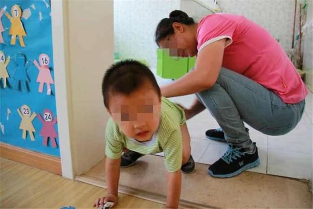 儿子从幼儿园回来裤子有大便,老师的回答让妈妈感到尴尬
