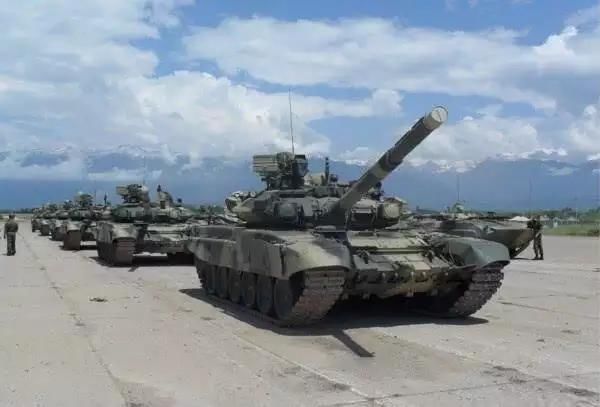 中国人民解放军装甲兵部队现编制有坦克师,坦克旅,坦克团和坦克营.