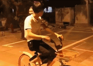 搞笑gif:看把你能的,不就怀个孕嘛!