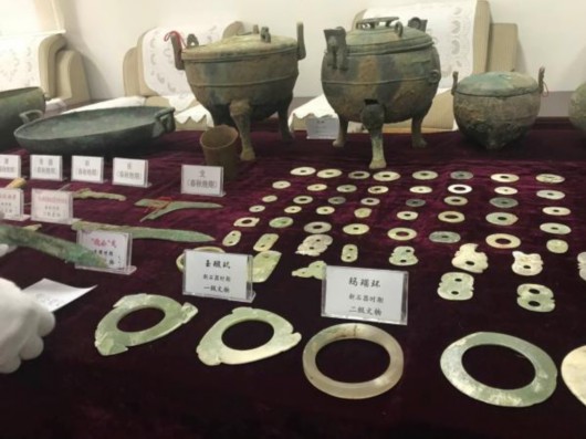 部分被盗掘的文物.