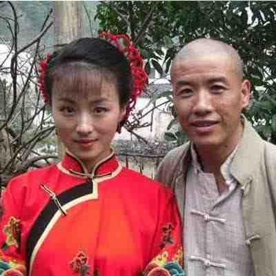 离开赵本山后的关小平一度很失落,很长的一段时间里没有去拍戏,直到