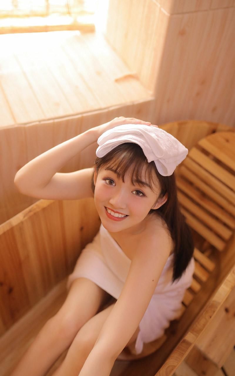 裹胸美女性感浴室美女唯美大胆写真