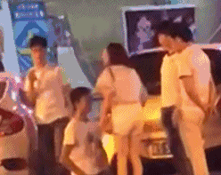 内涵段子:他啥反应没有,默默地坐在狗屎上啃完了那块烧饼!