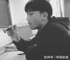 搞笑gif:小生斗胆一问,不知姑娘从事何种行业