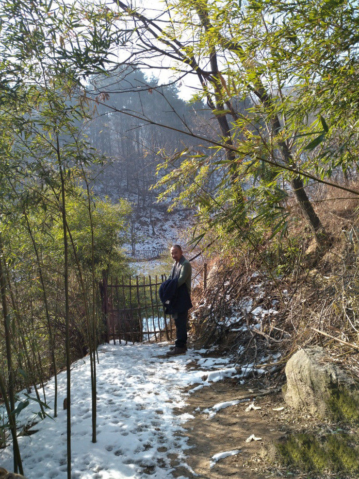 禅师还俗娶妻隐居深山老林,过着让人羡慕的闲云野鹤生活