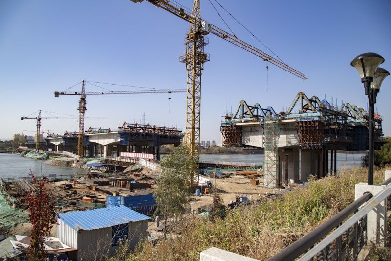 吉林市在建白山大桥,今年恐怕建不成了,最快也要等明年通车了