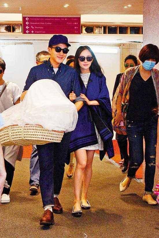明星产后出院像shopping,平常人产后出院像粽子,你呢?