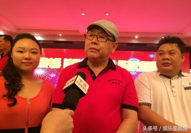 73岁马德华全家照,儿子很帅气,老婆贤惠,沙僧的死让他