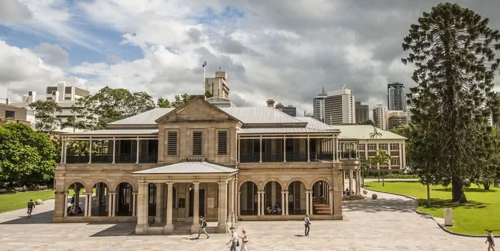 毕竟qut有 从前殖民时期的old government house
