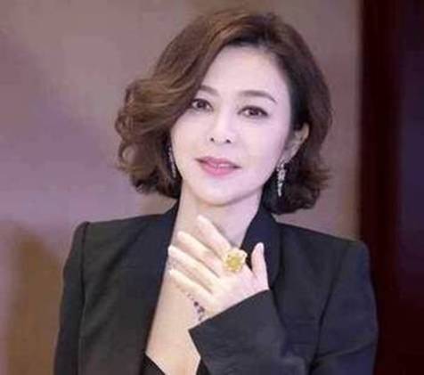 娱乐圈7大被"猪"拱的女明星 你知道几个?
