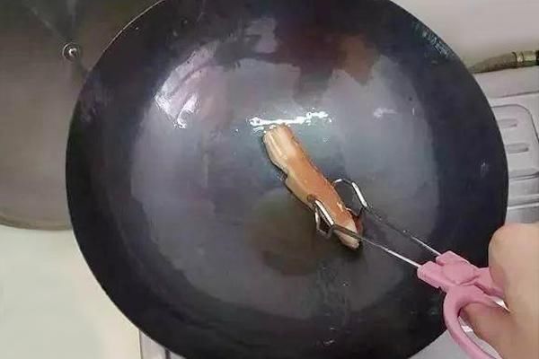 家里的铁锅生锈怎么办?