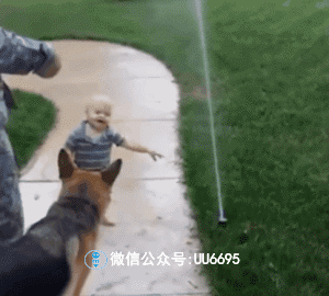 搞笑gif动图:听说女生咬嘴唇很迷人,可是这个