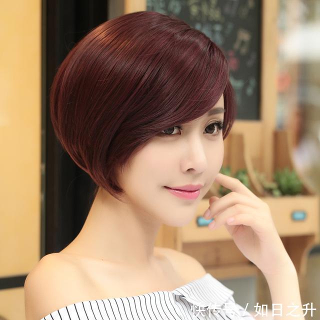 四十多岁的女人别瞎烫头,搞不好太老气,这6款发型让你