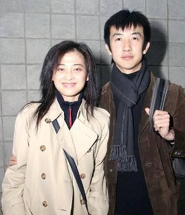 梅婷和曾剑是因拍《推拿》相识,在接触中两人互相有好感,渐渐俘获了