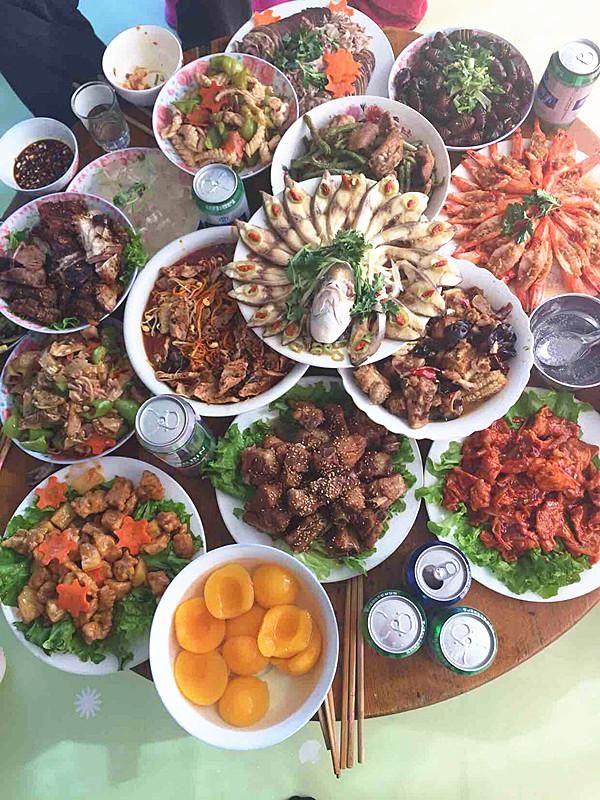朋友圈里逛一圈,惊觉自己吃了个假年夜饭,喏,最后一个