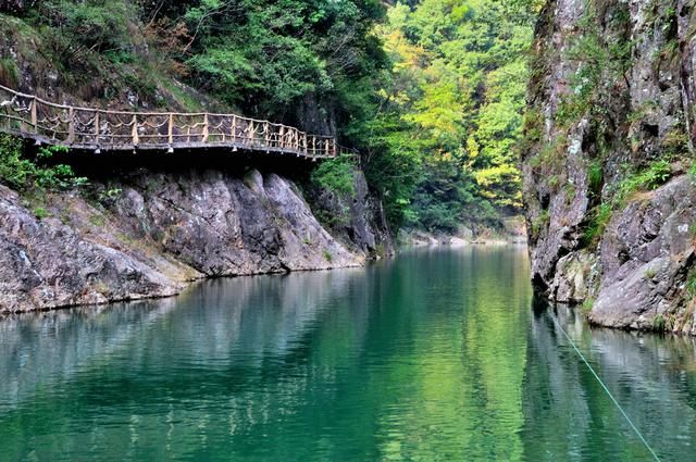 省级风景区有永康方岩,兰溪六洞山地下长河,浦江仙华山,磐安花溪