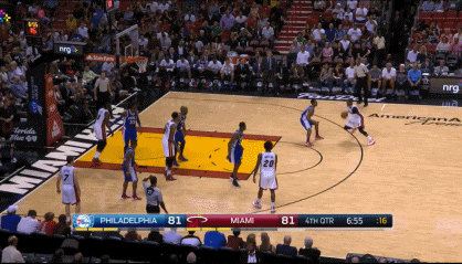 gif-滑翔劈扣!韦德聊发少年狂