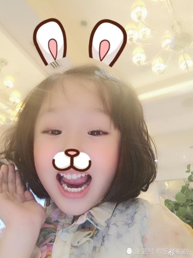 洪欣晒女儿九连表情包,嘟嘴卖萌模样十分可爱