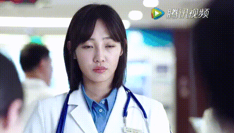 直接又把她送上了热搜