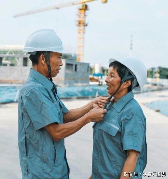 又帅又美!农民工夫妻建筑工地上拍婚纱照 -众智云世界